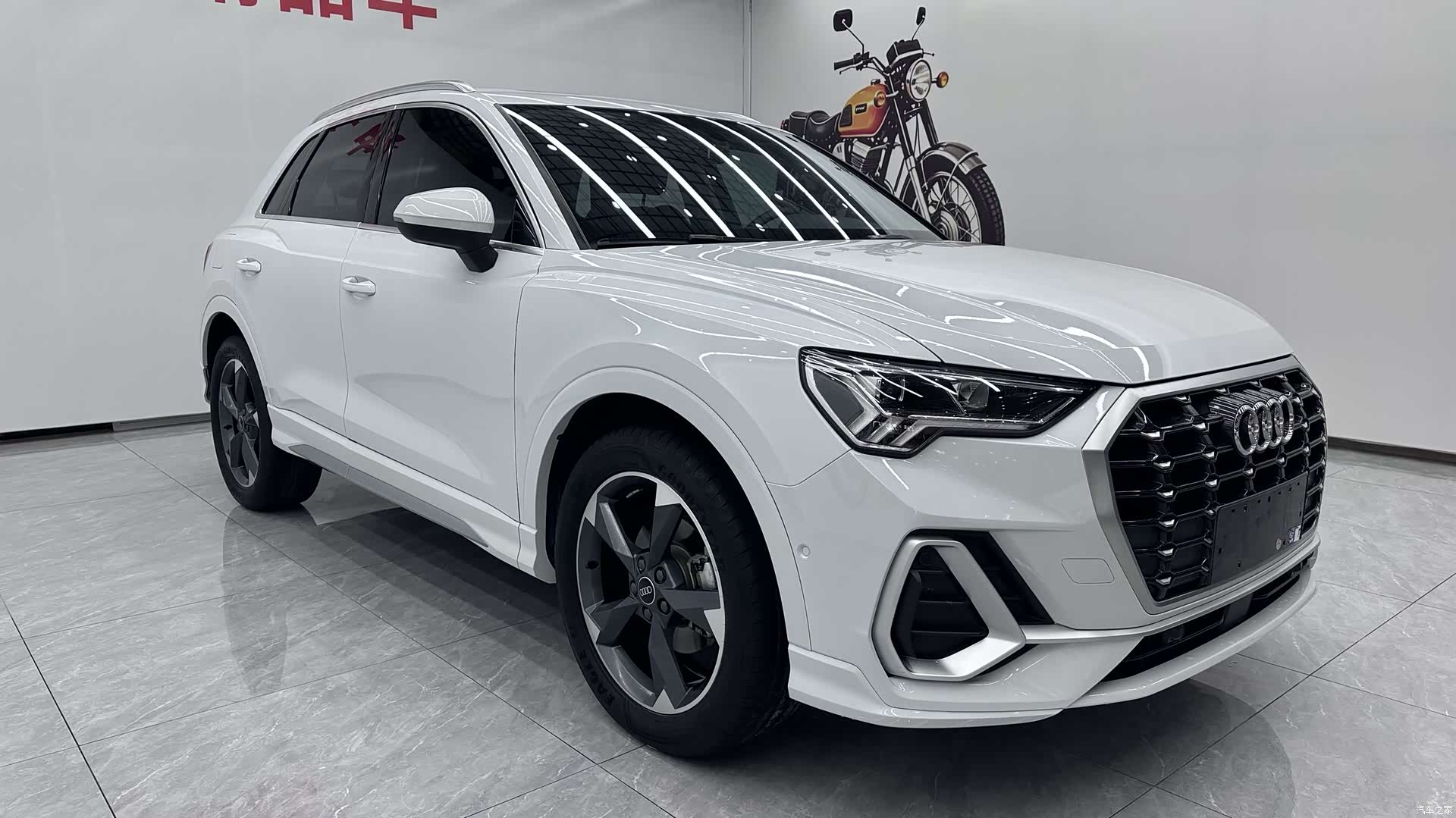 Audi Q3, 2023 4
