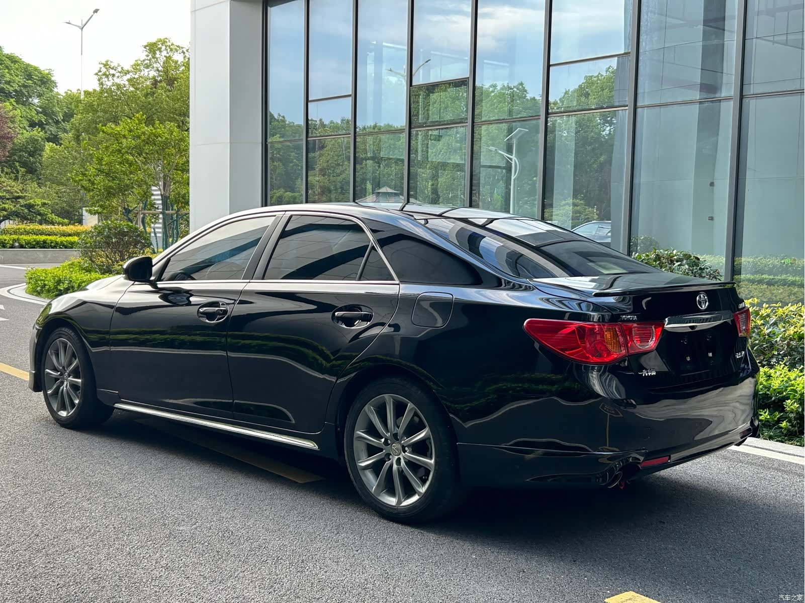 Toyota 2.5V, 2013 4
