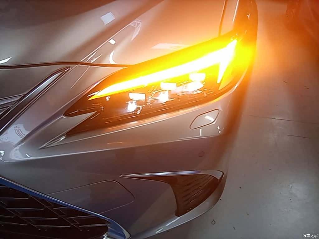Lexus ES, 2025 24