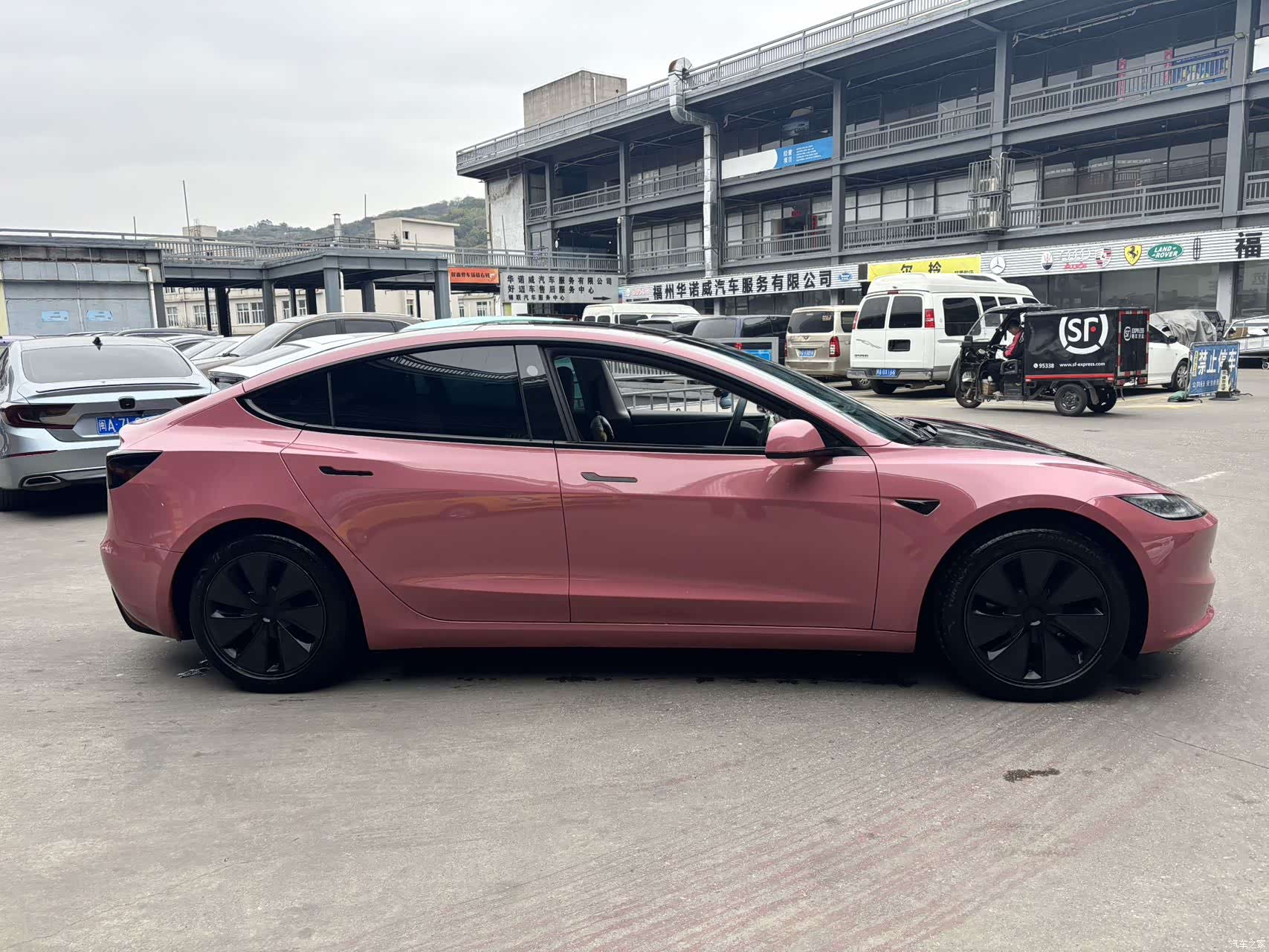 Tesla Model 3, 2025 4