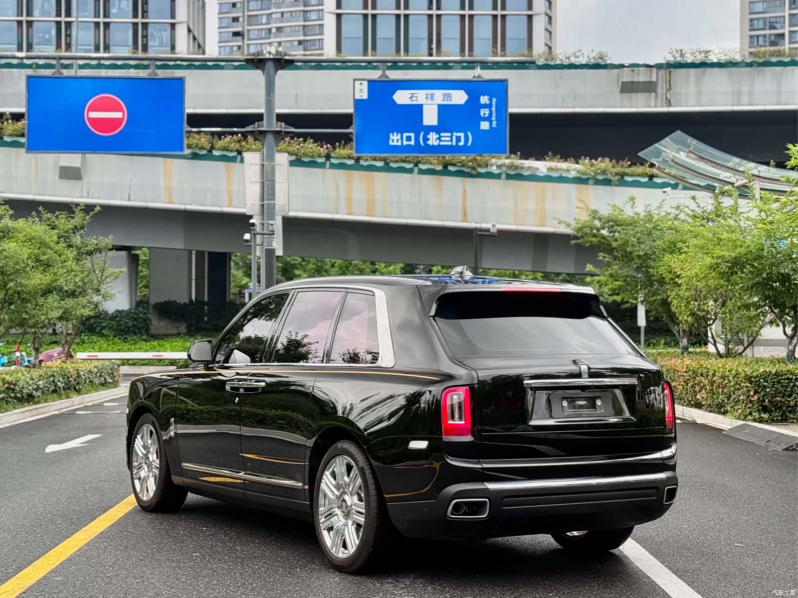 Rolls-Royce Cullinan, 2022 9