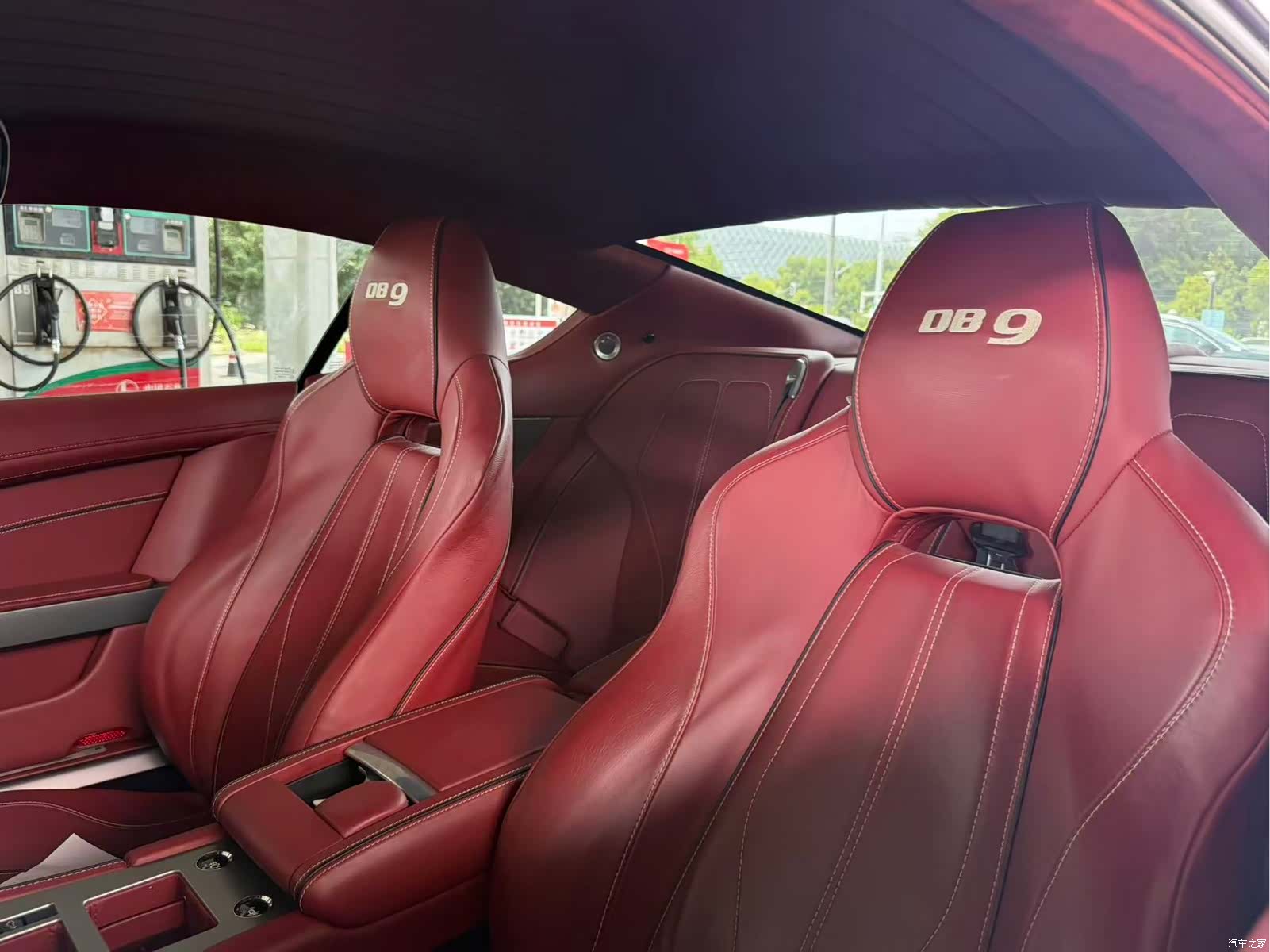 Aston Martin DB9, 2015 8