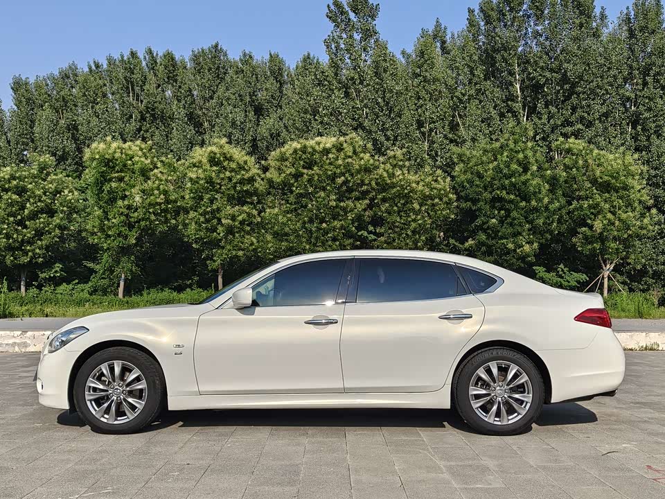 Infiniti Q70 Infiniti Q70