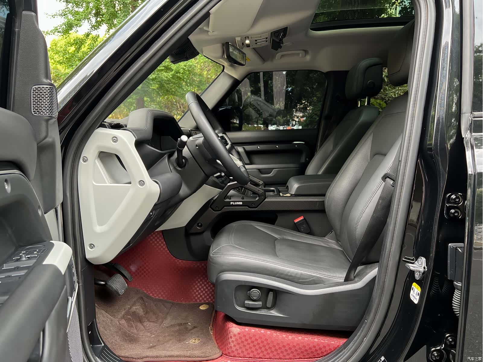 Land Rover Defender, 2024 10