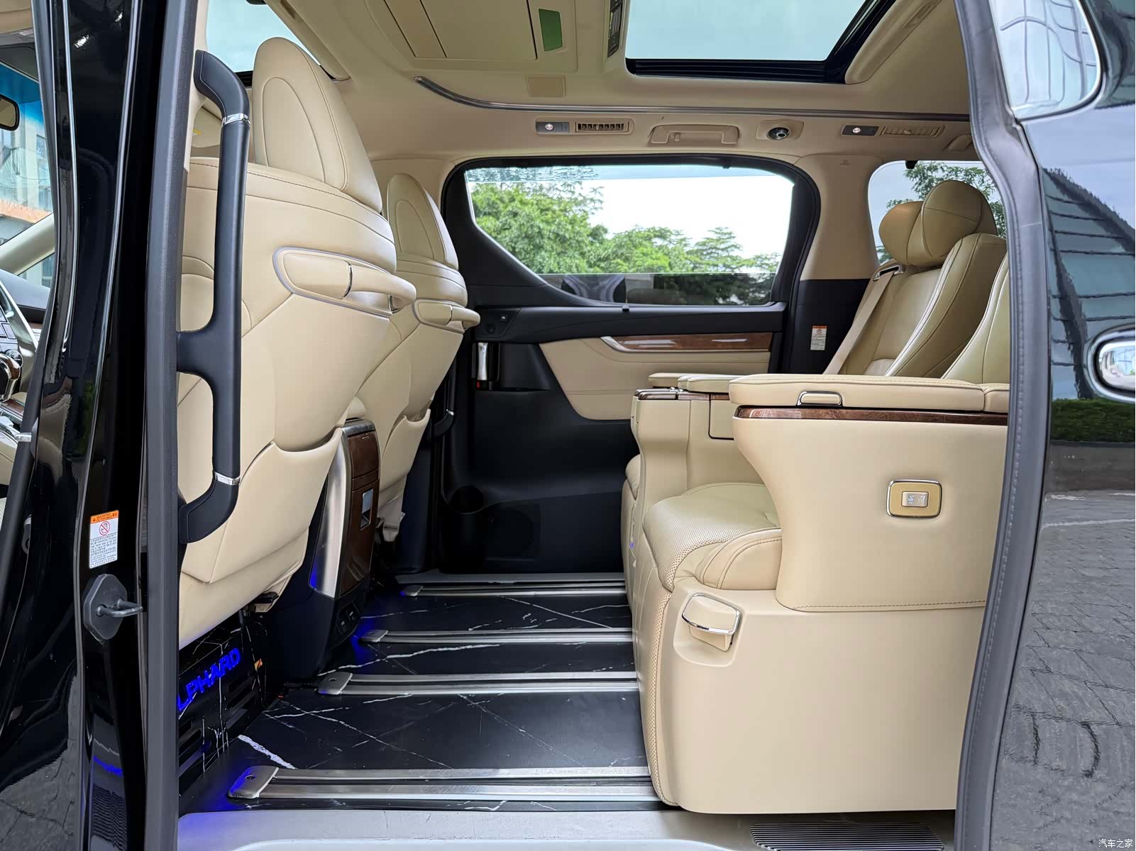 Toyota Alphard, 2018 15