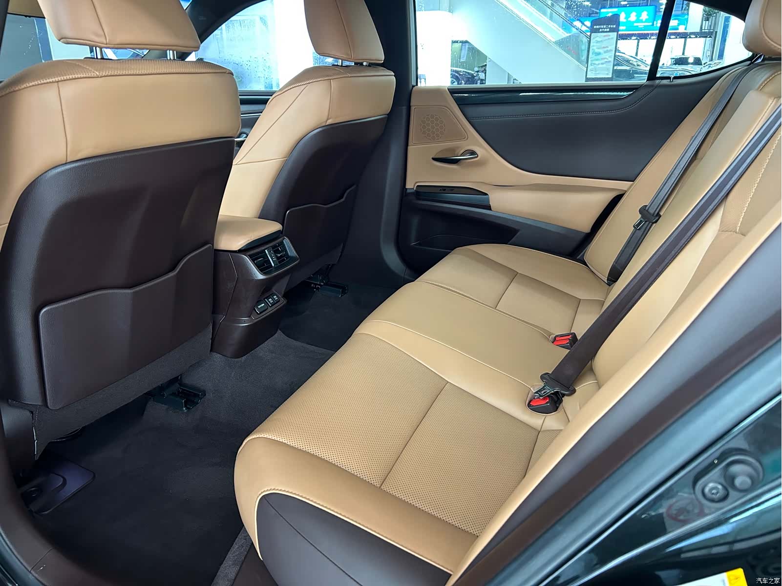 Lexus ES, 2018 12