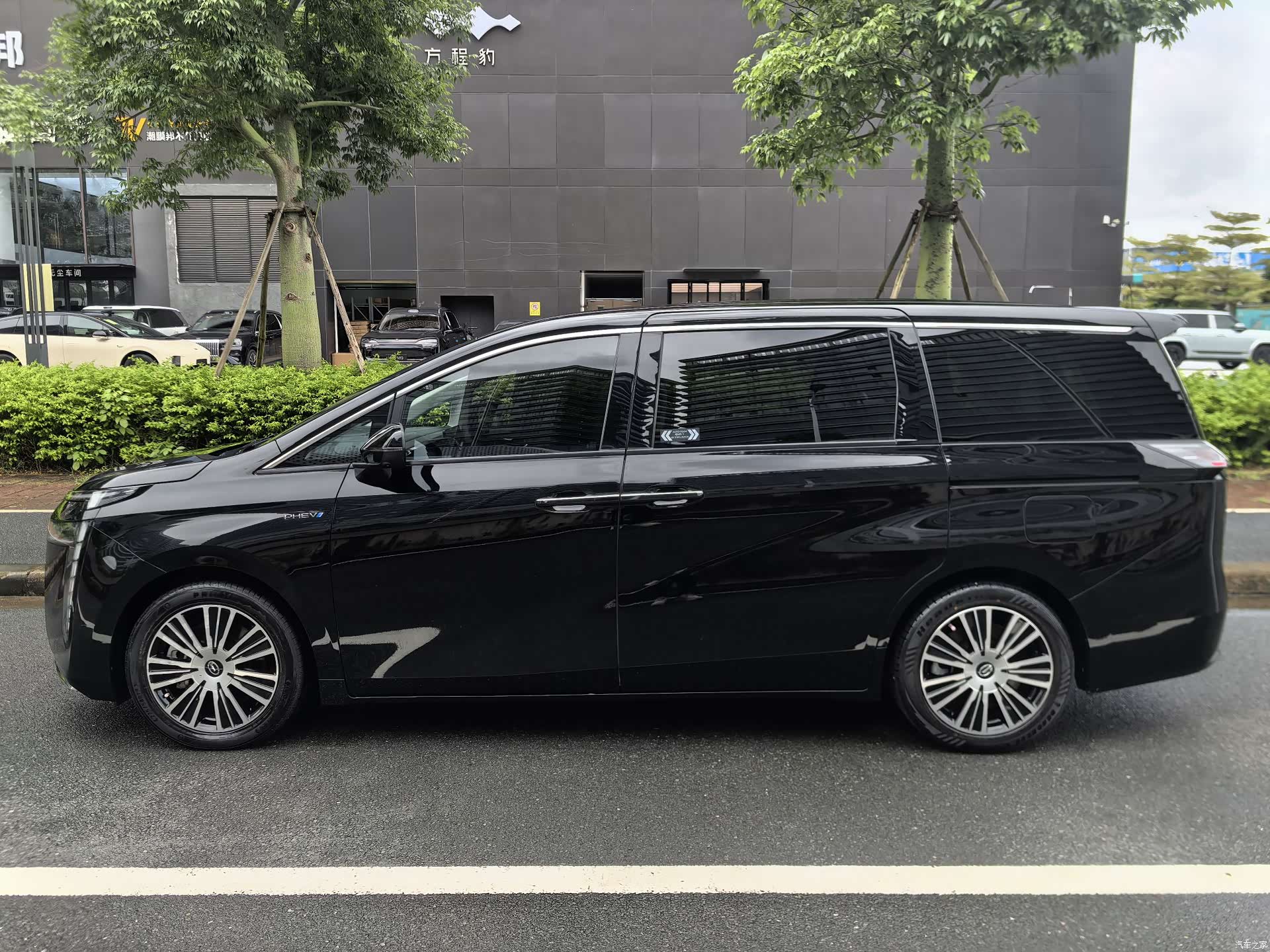 Trumpchi E8, 2025 6