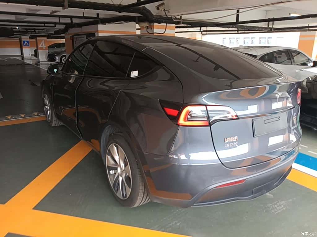 Tesla Model Y, 2021 все фото