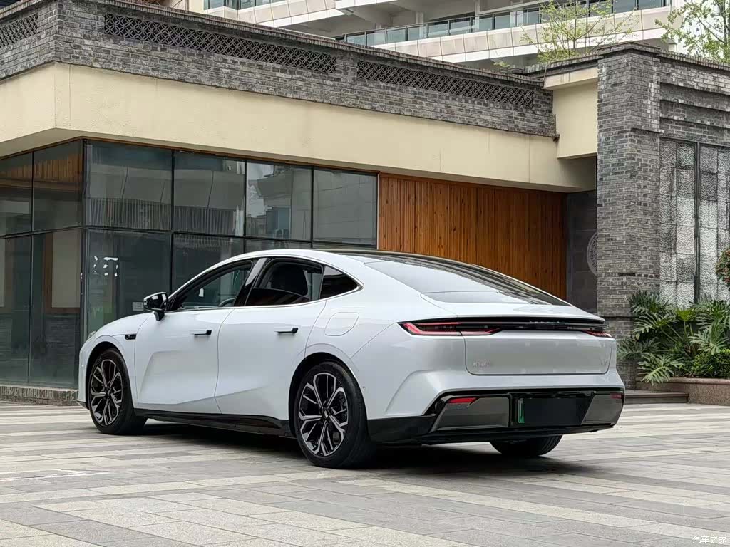 Geely E8, 2025 все фото