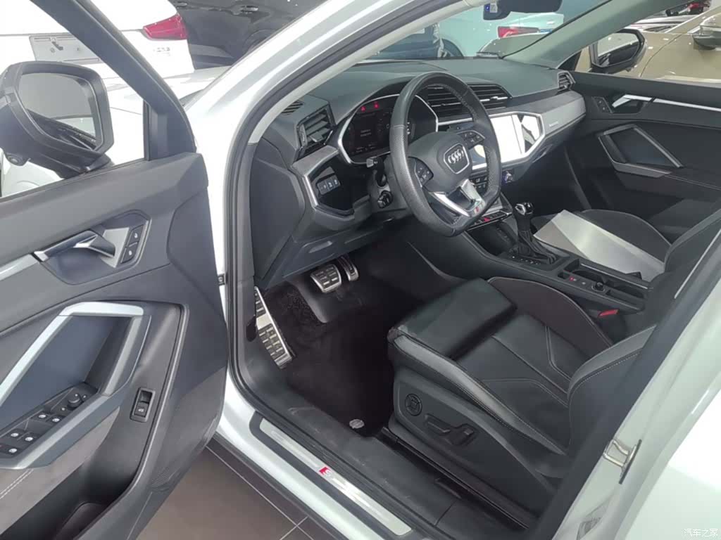 Audi Q3, 2023 16