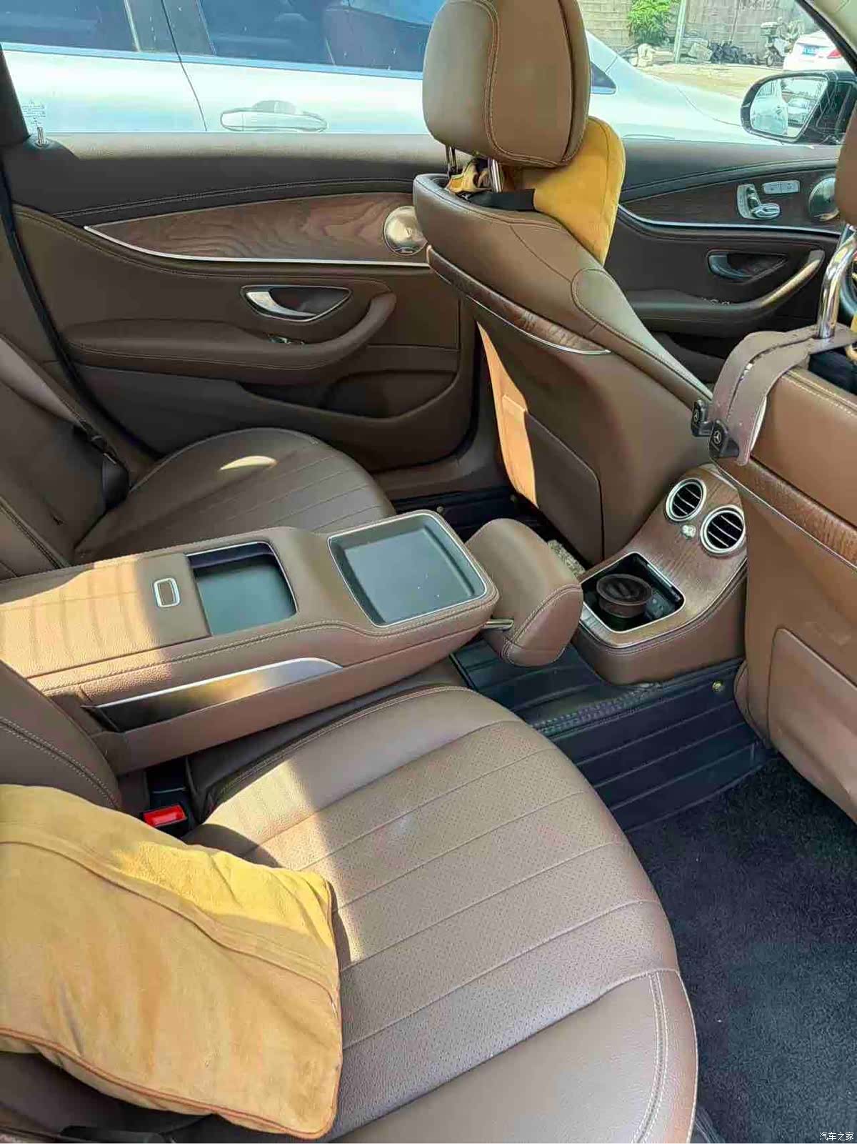 Mercedes-Benz E-Class, 2023 3