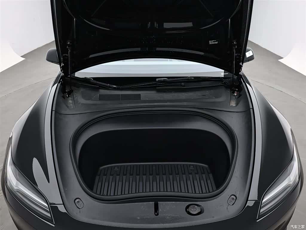 Tesla Model 3, 2026 17