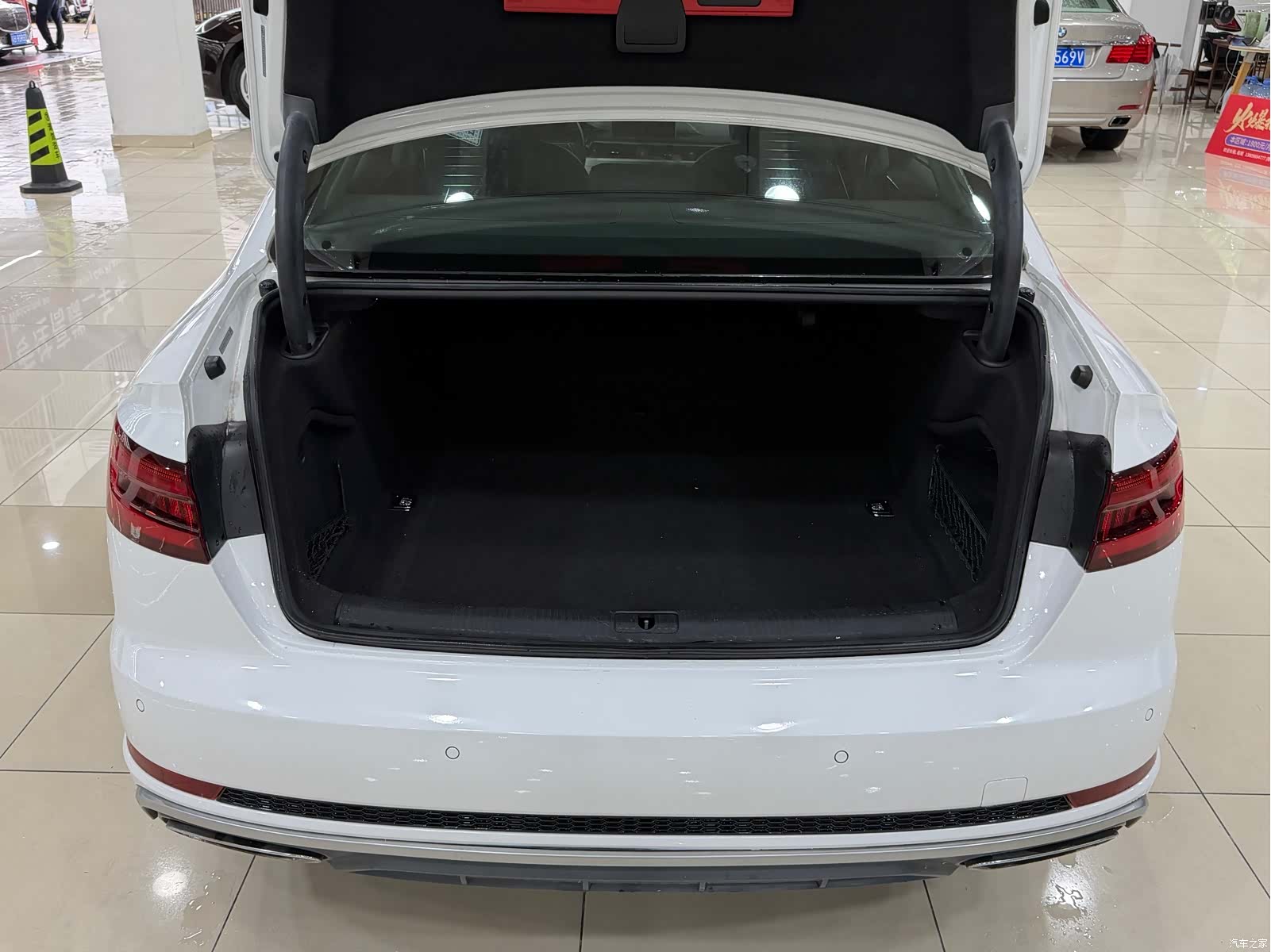 Audi A4L, 2019 9