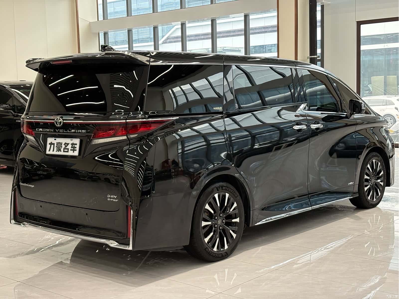 Toyota Vellfire, 2023 12
