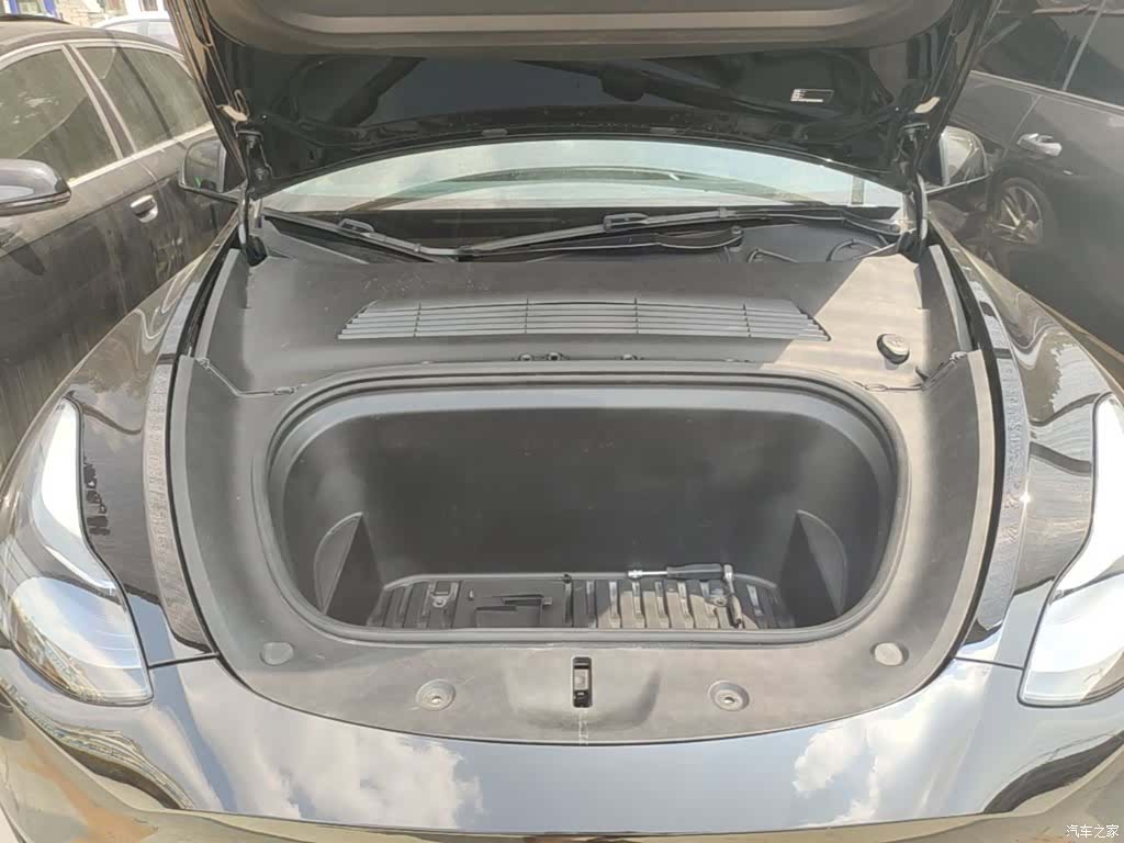 Tesla Model Y, 2023 20