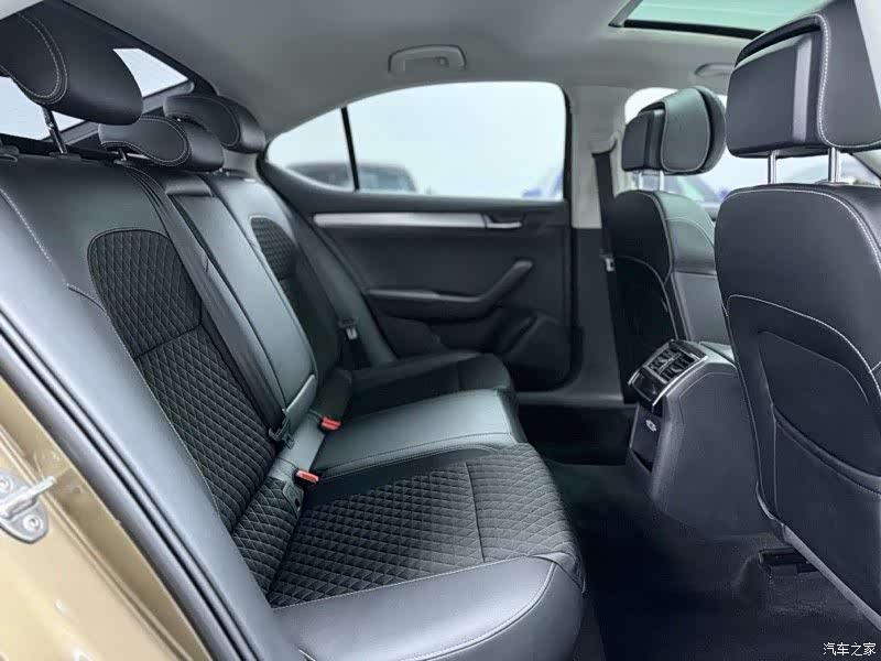Skoda Superb, 2019 8