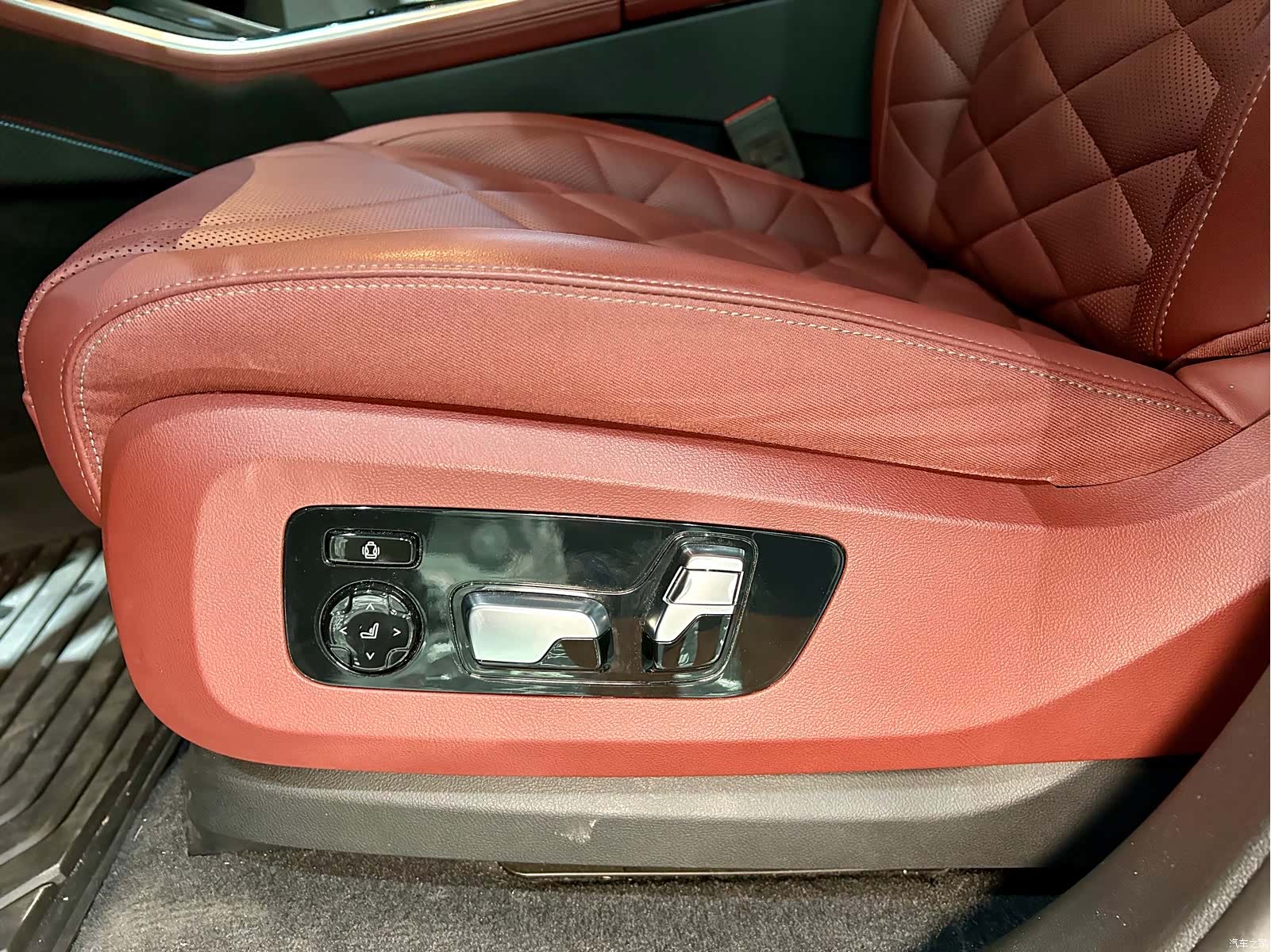 BMW X5, 2024 36