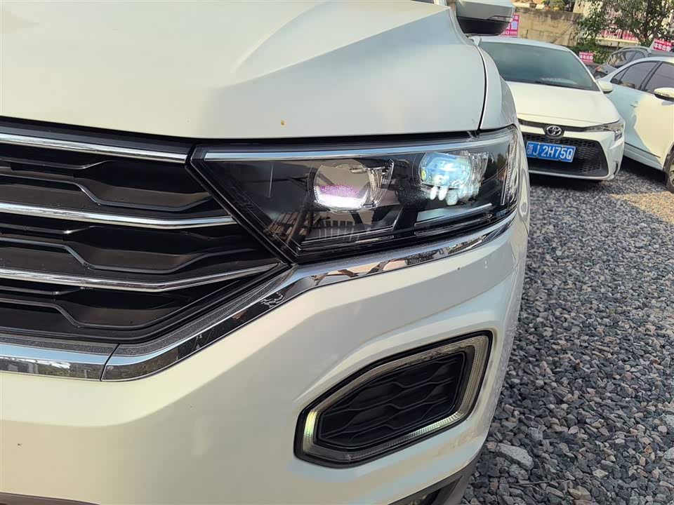 Volkswagen T-ROC exploring Songs