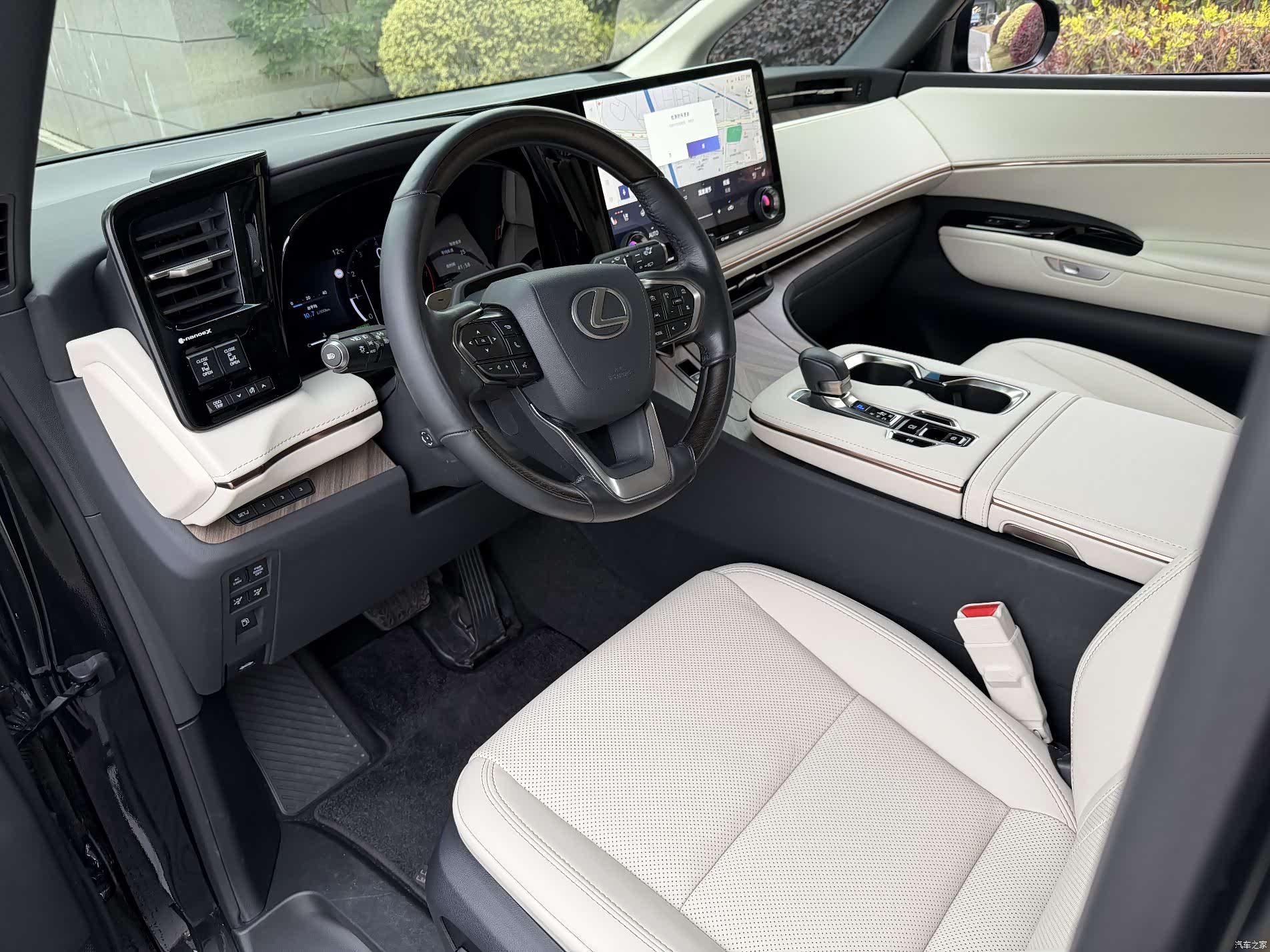 Lexus LM, 2024 8