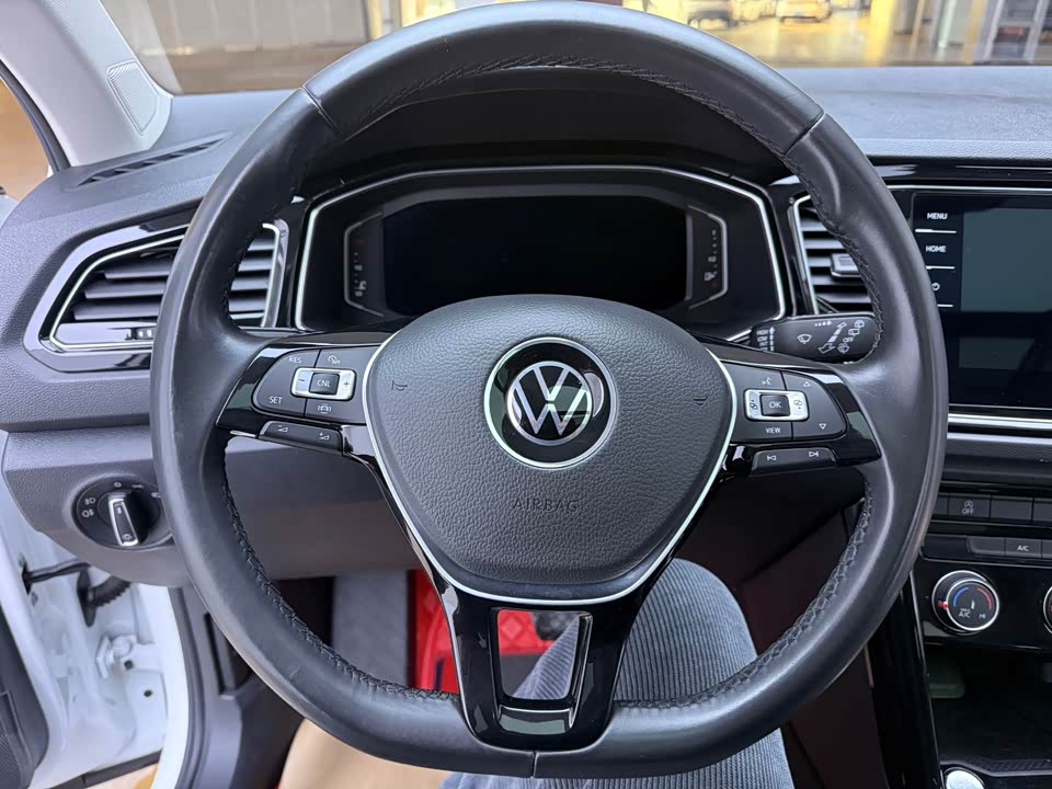 Volkswagen T-ROC exploring Songs