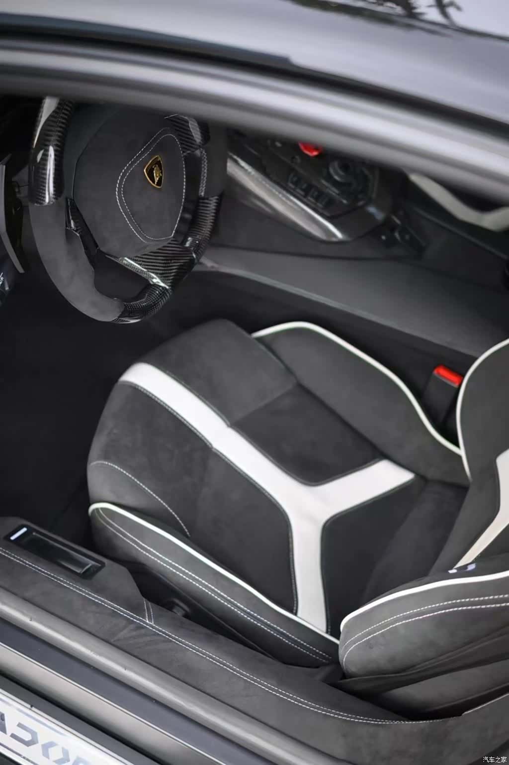 Lamborghini Aventador, 2012 10