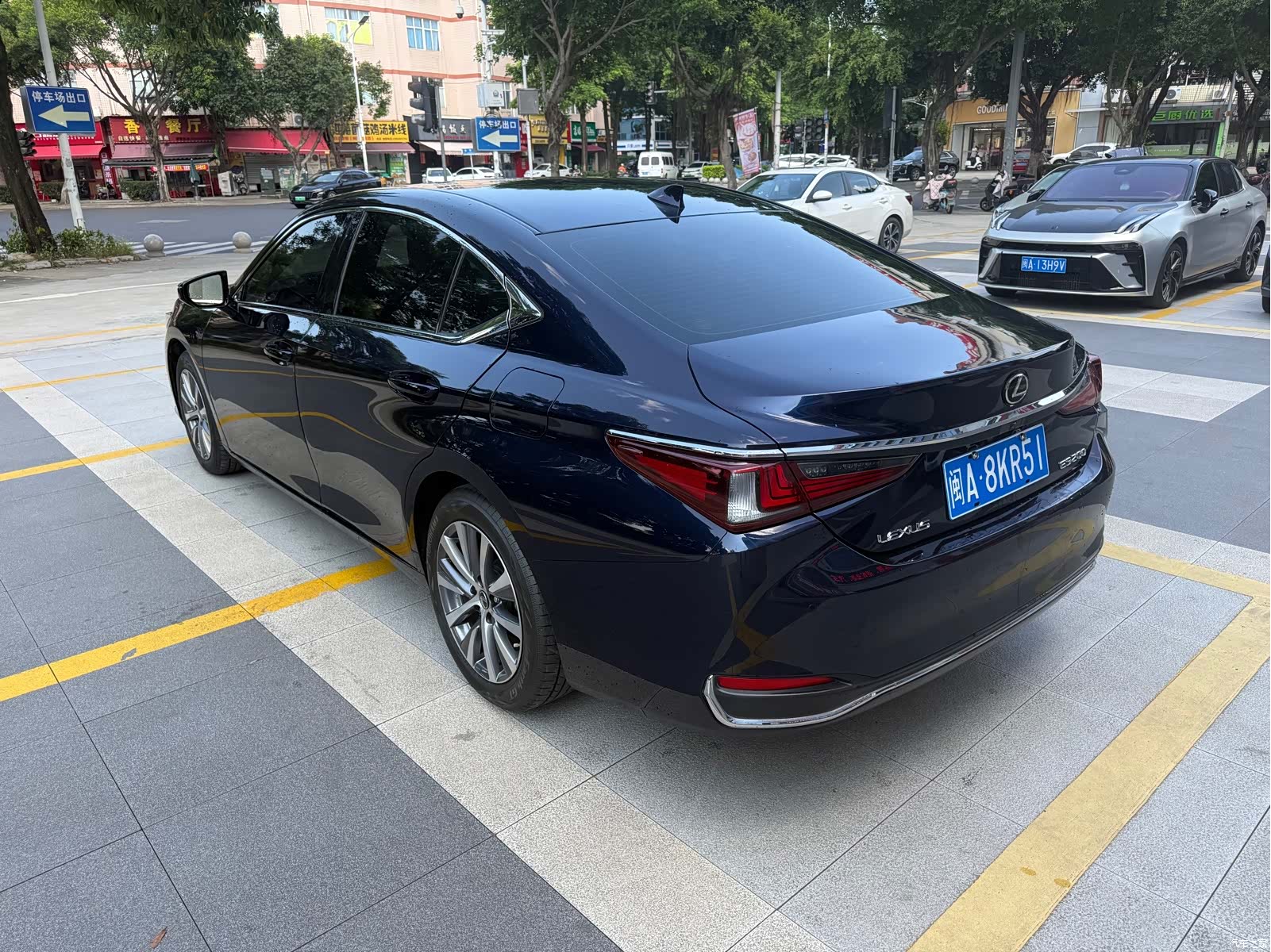 Lexus ES, 2020 4