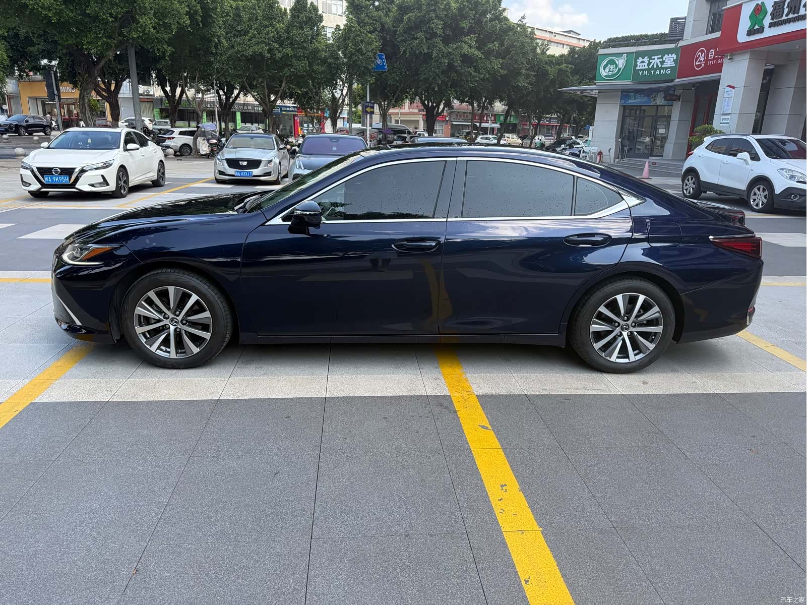 Lexus ES, 2020 3