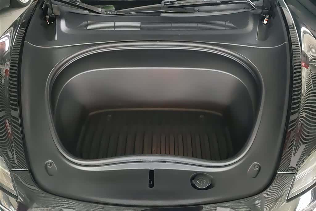 Tesla Model 3, 2024 10