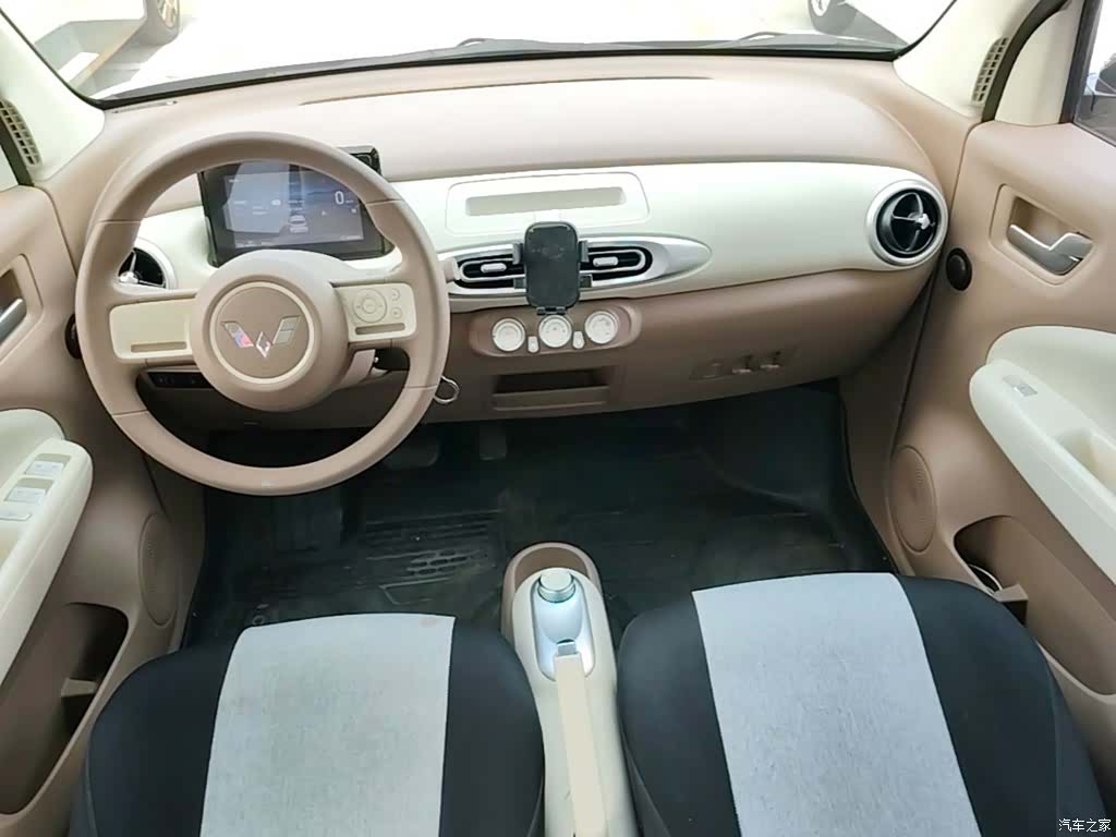 Wuling MINIEV, 2025 10