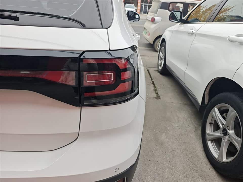 Volkswagen Exploring the shadow