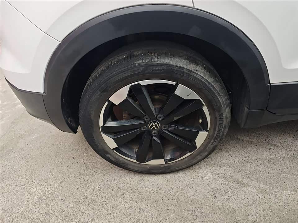 Volkswagen Exploring the shadow