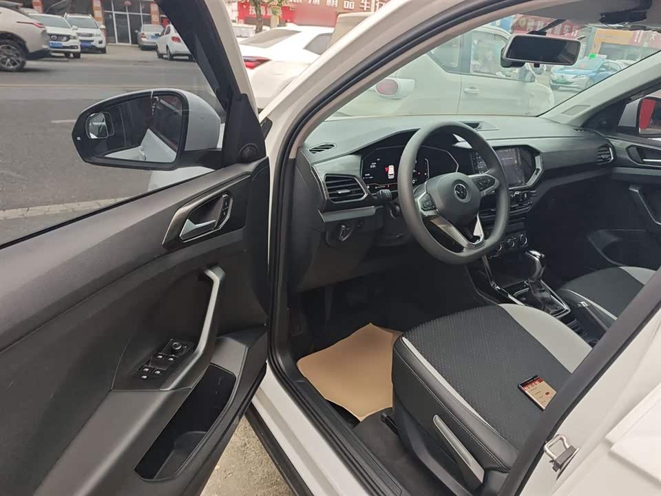 Volkswagen Exploring the shadow