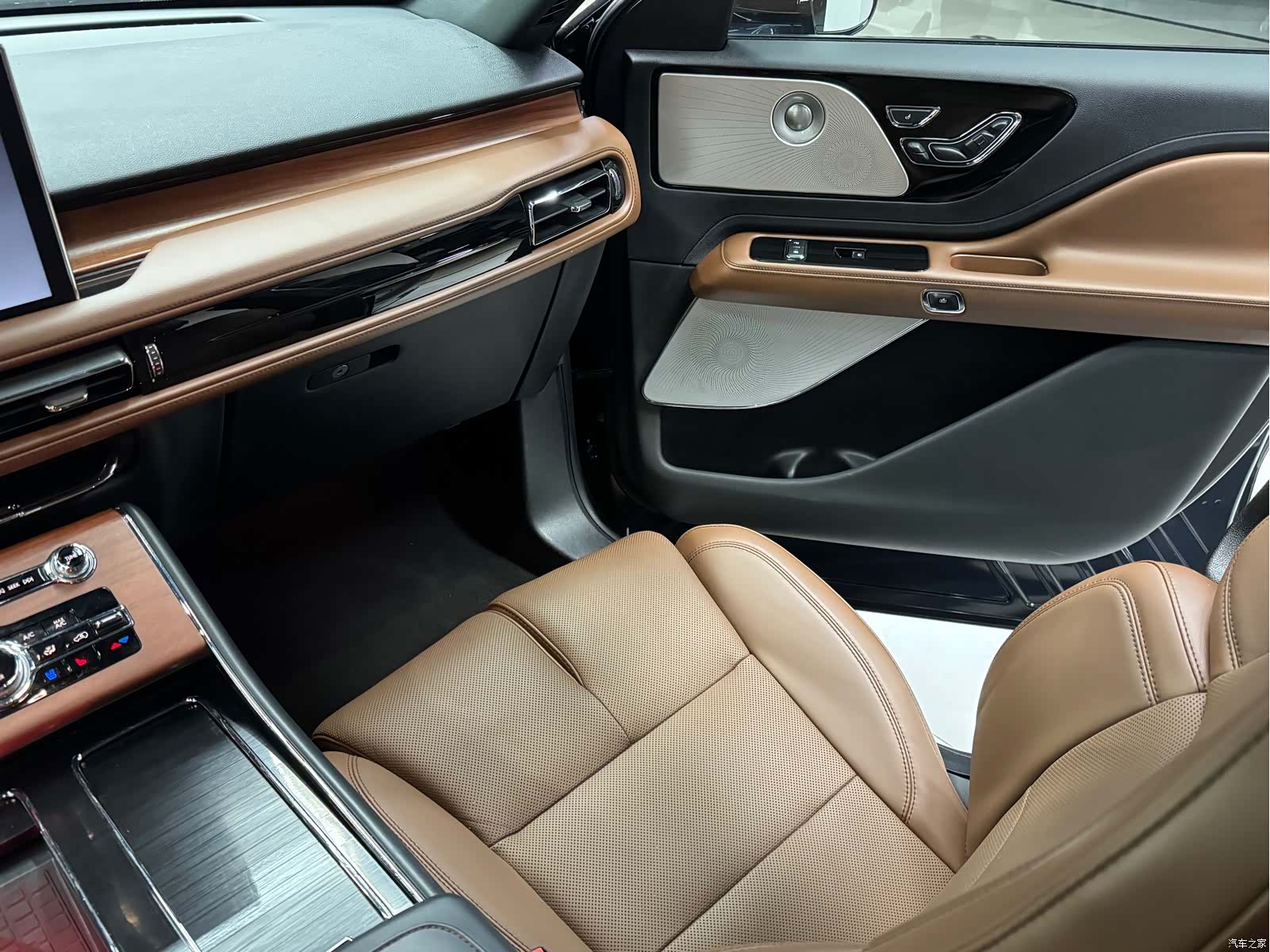 Lincoln Aviator, 2022 15