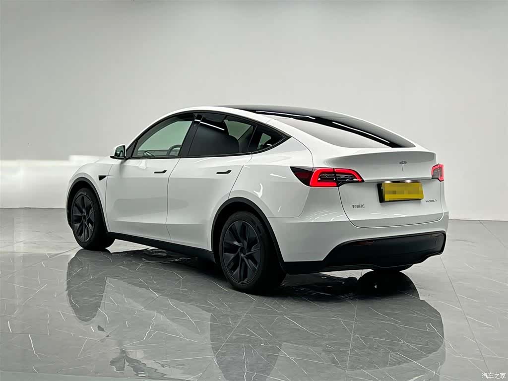 Tesla Model Y, 2025 4