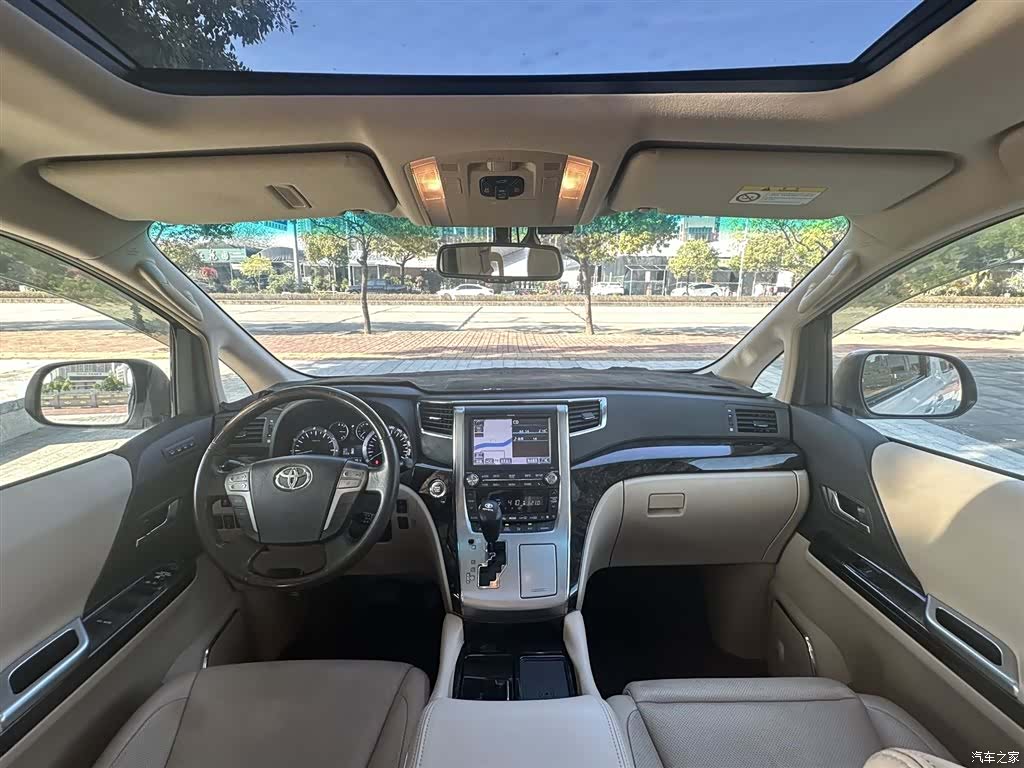 Toyota Alphard, 2013 все фото