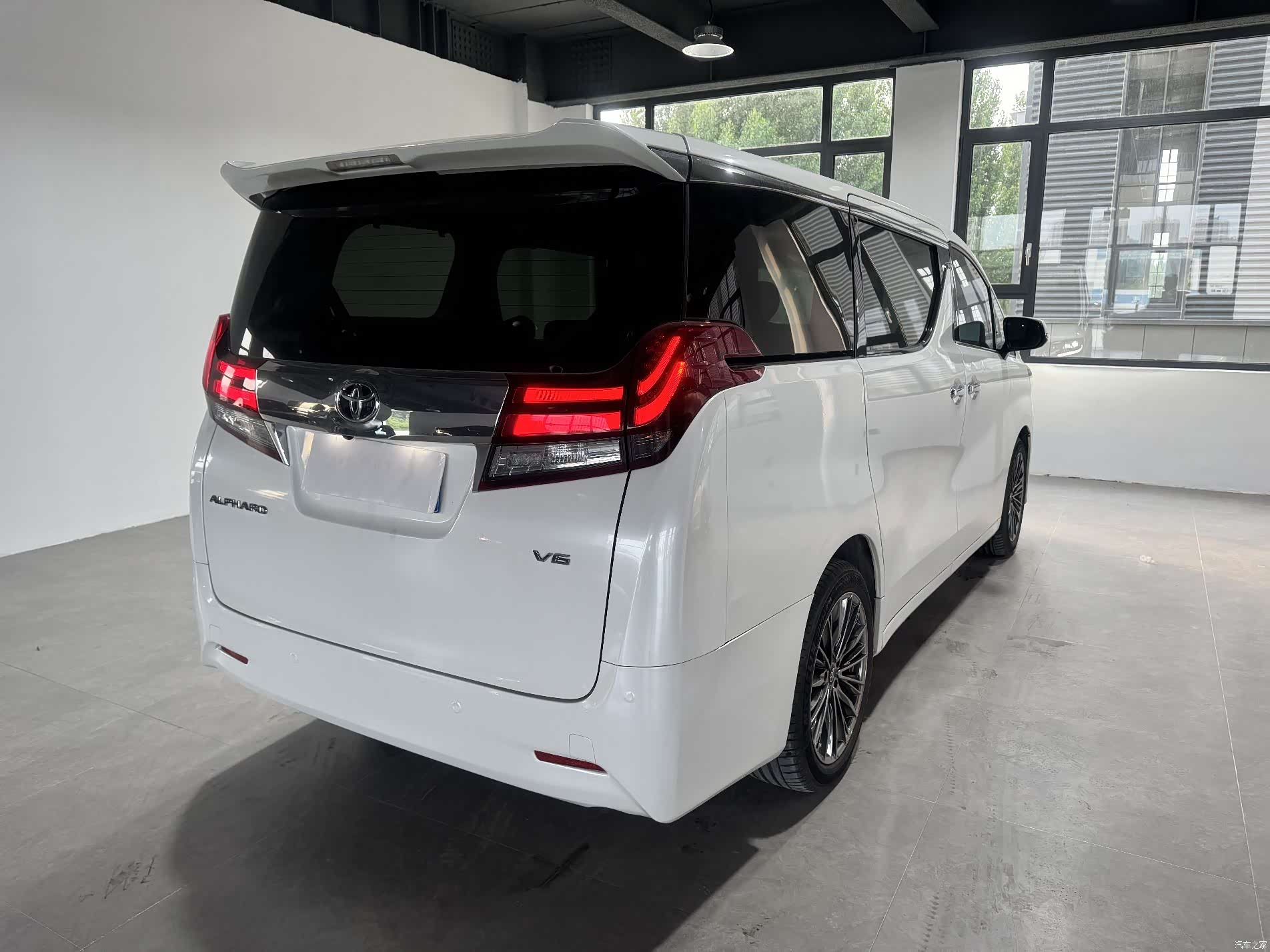 Toyota Alphard, 2017 все фото