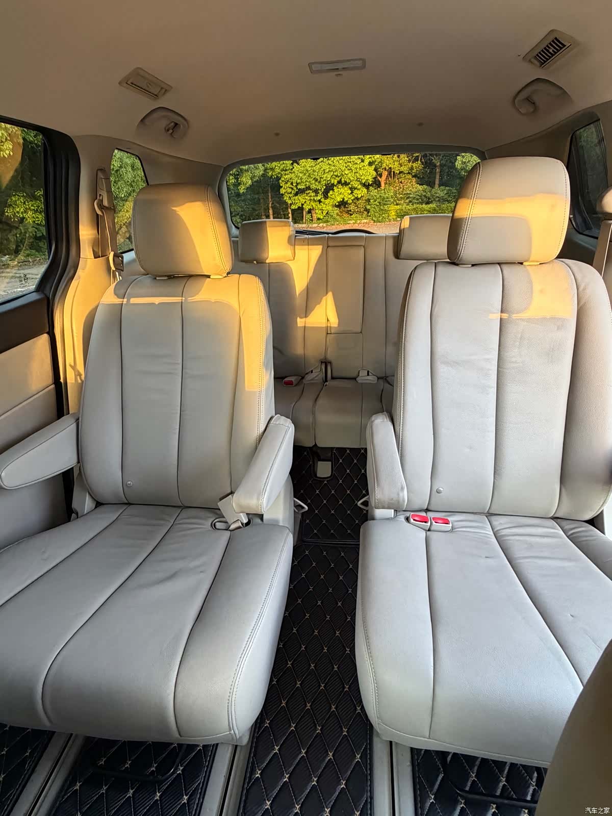 Mazda 8, 2014 6