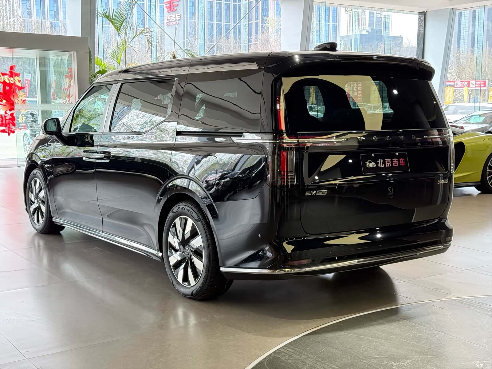 Volvo EM90, 2026 6