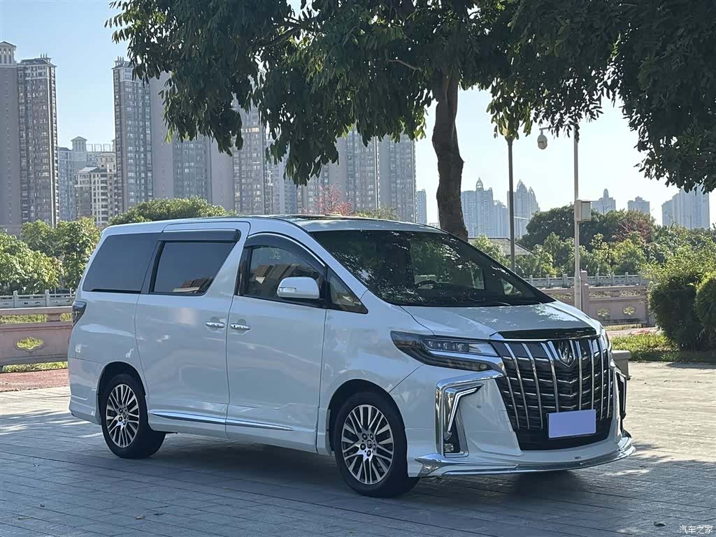 Toyota Alphard, 2013 3