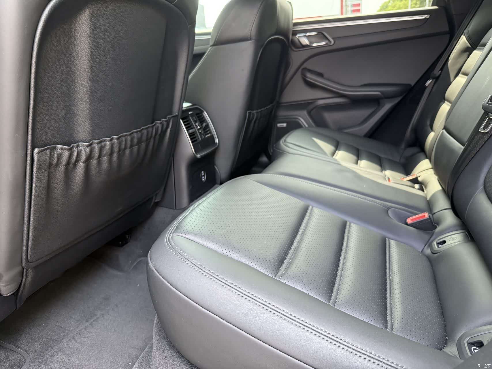 Porsche Macan, 2023 11