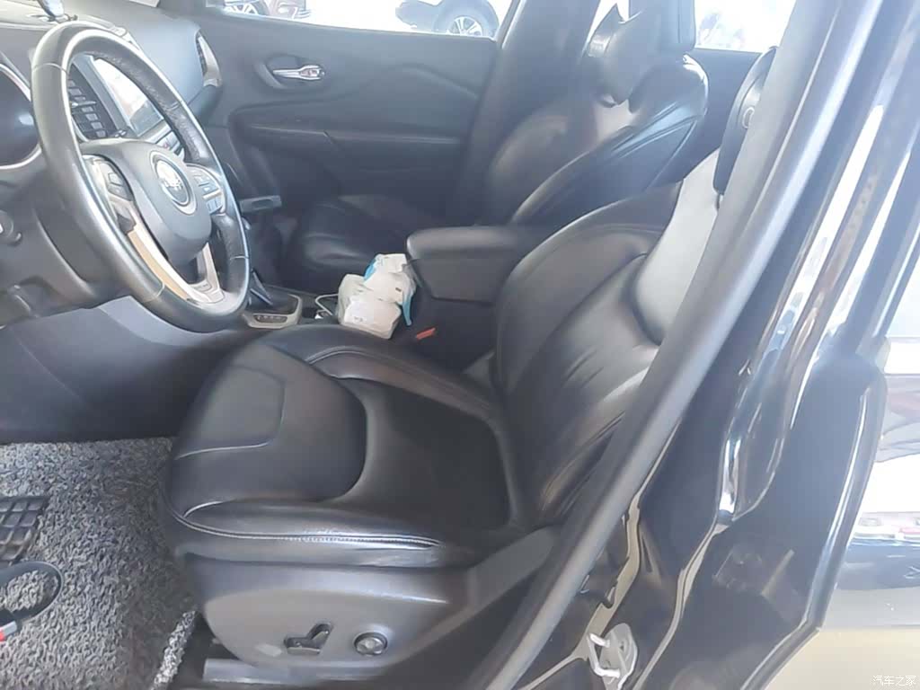Jeep Cherokee, 2016 15