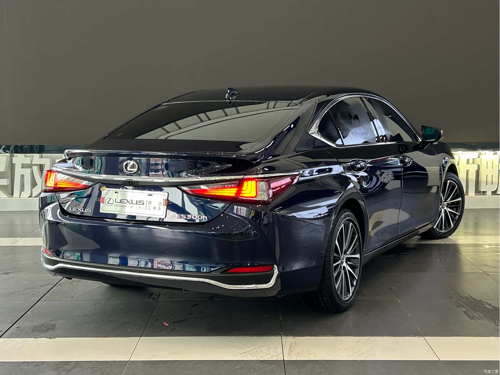Lexus ES, 2024 4