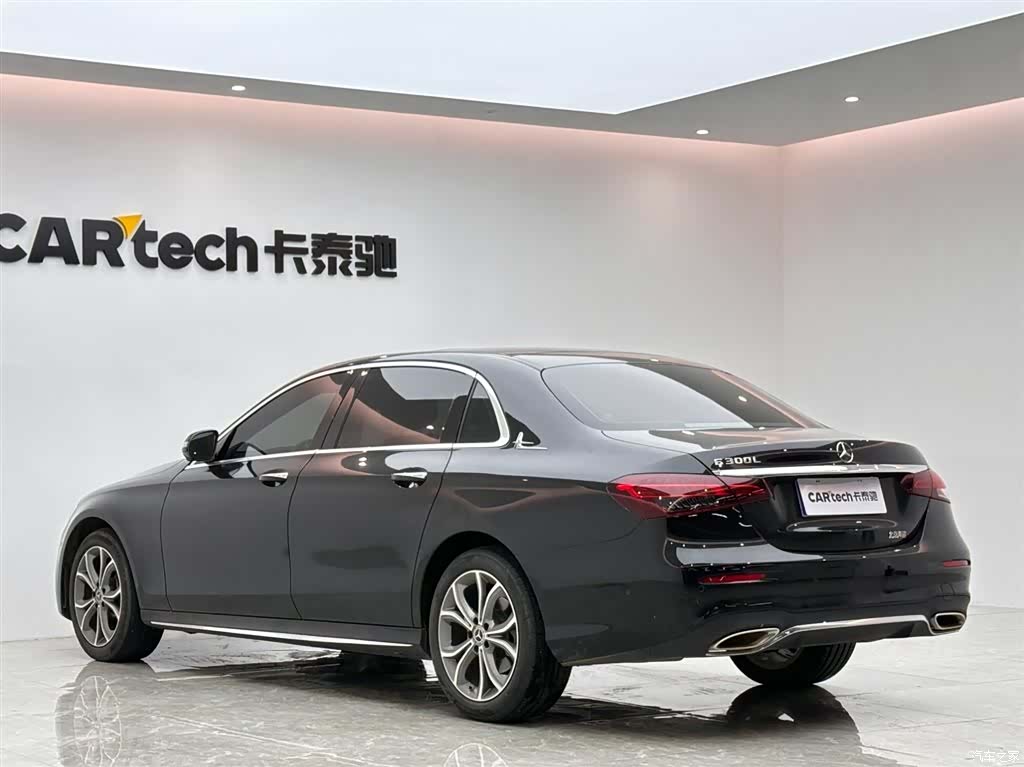 Mercedes-Benz E-Class, 2023 3
