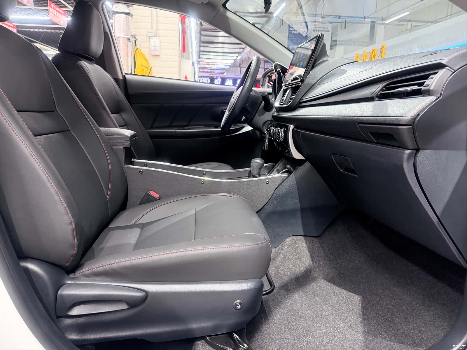 Toyota YARiS L, 2022 19