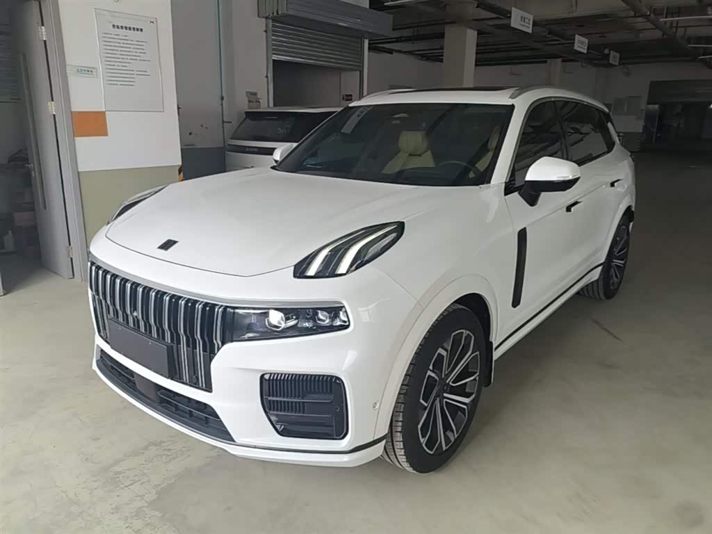Lynk & Co 09