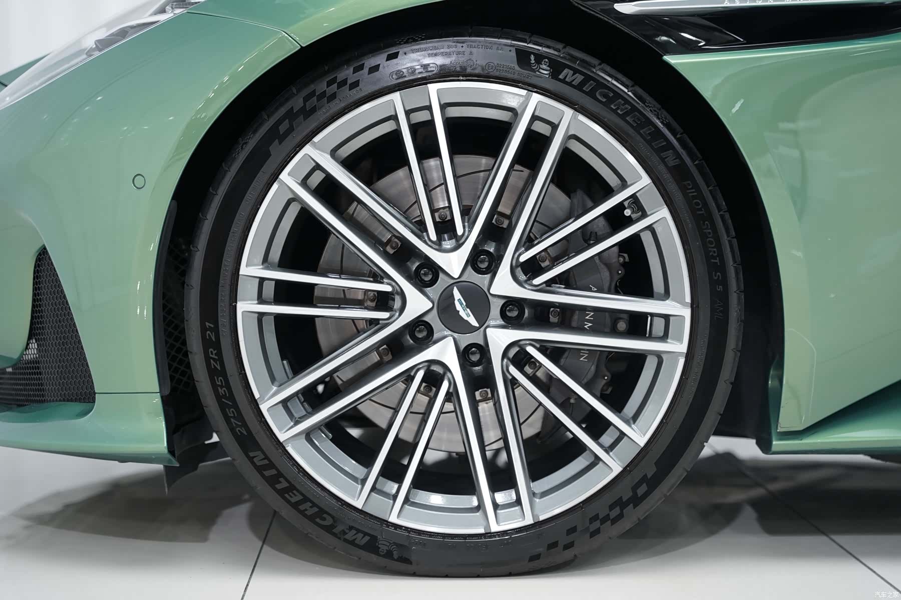 Aston Martin DB12, 2024 13