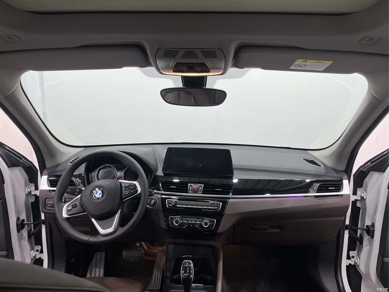 BMW X1, 2022 все фото
