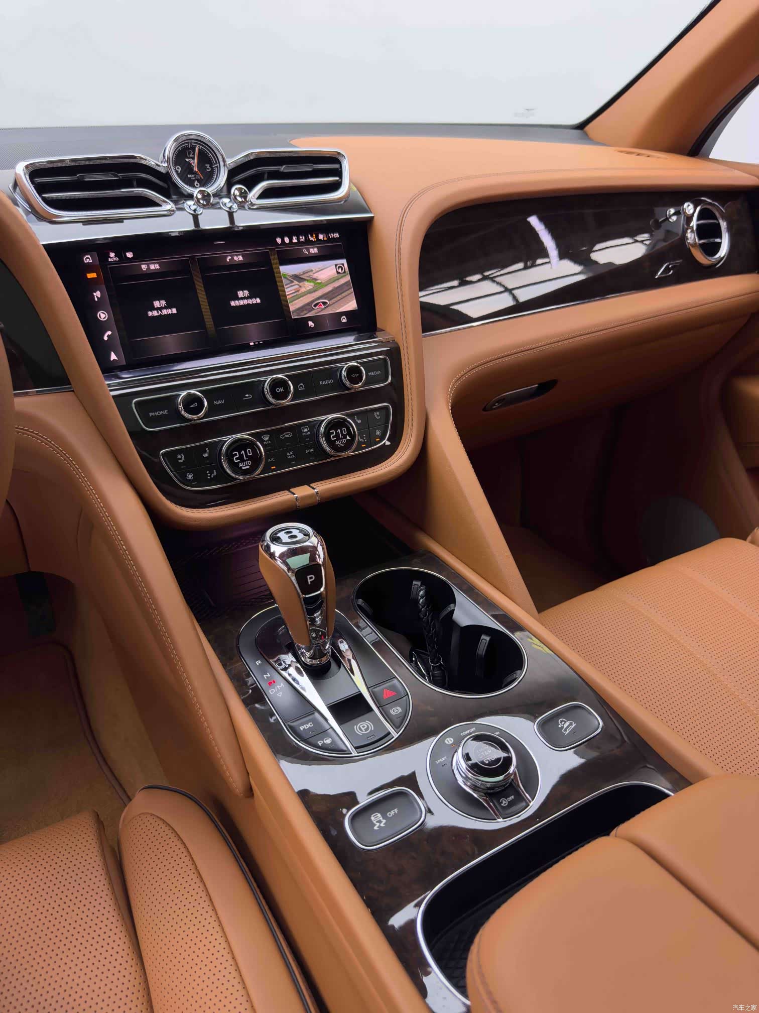 Bentley Bentayga, 2022 21
