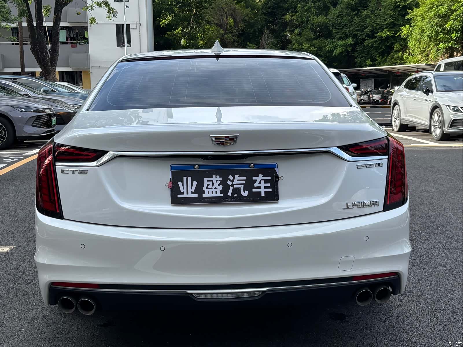Cadillac CT6, 2022 все фото