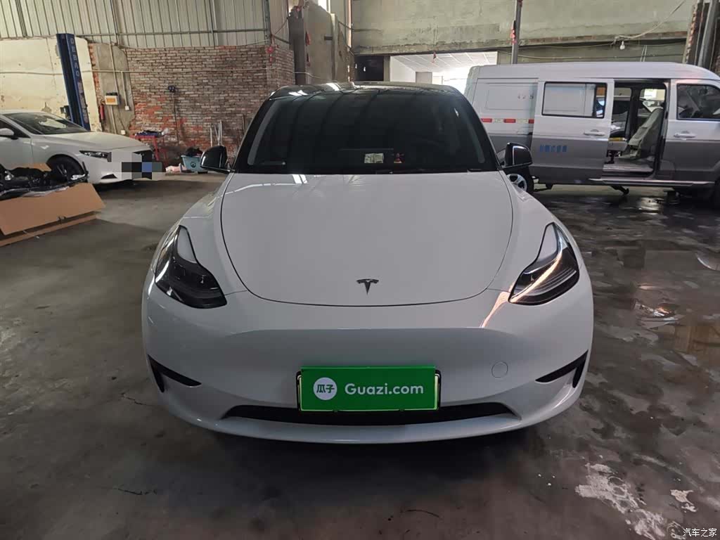 Tesla Model Y, 2025 3